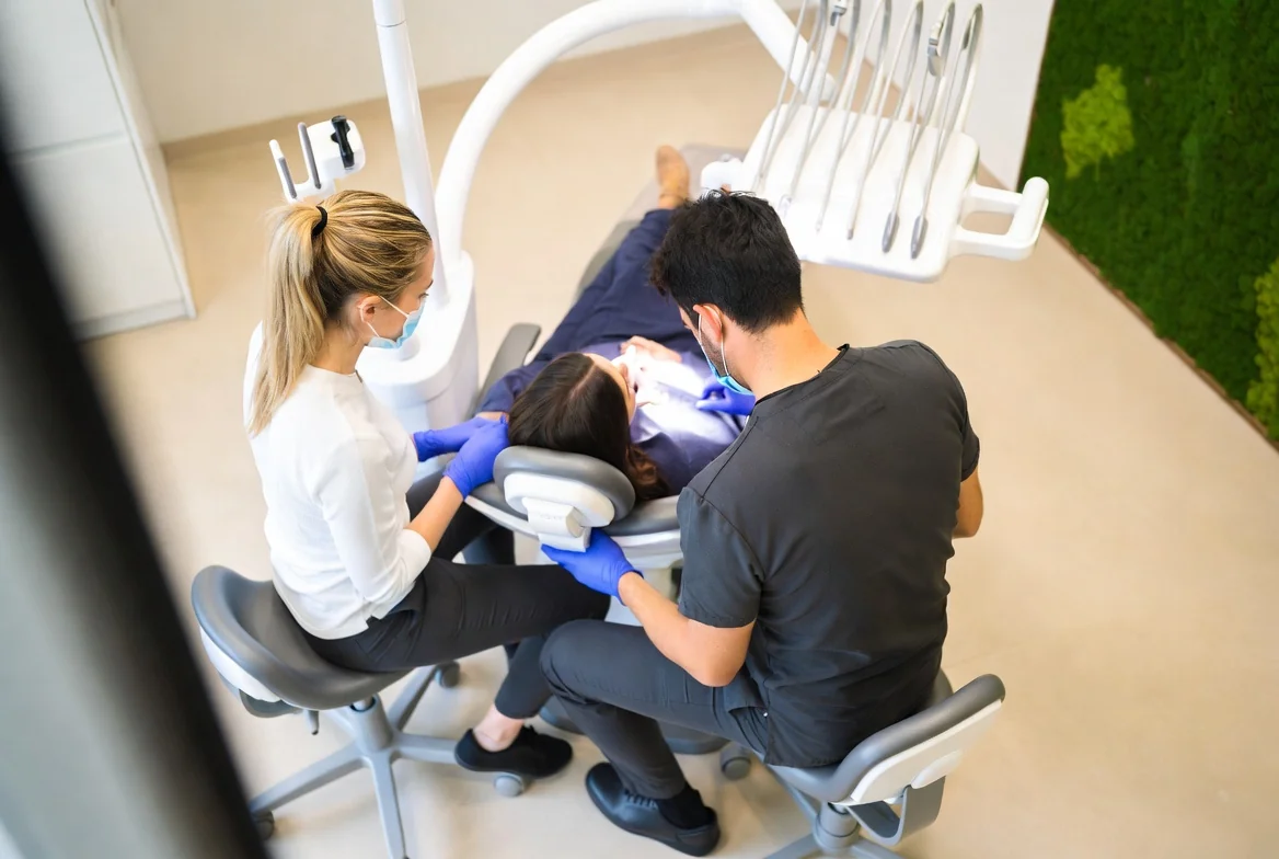 L’ergonomie posturale avancée : Préserver sa santé et prolonger sa carrière au cabinet dentaire